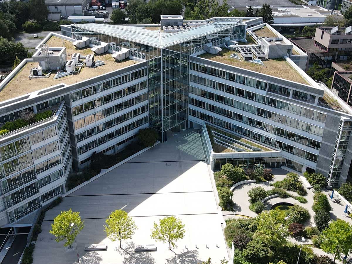 Hydraulische Sicherheitspoller für einen Finanzdienstleister