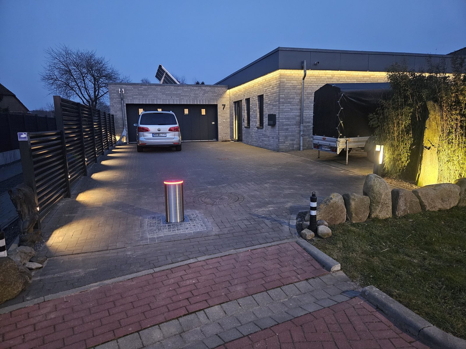Einfach aufs Grundstück fahren? Vorbei! – Zufahrt am Wohnhaus gesichert