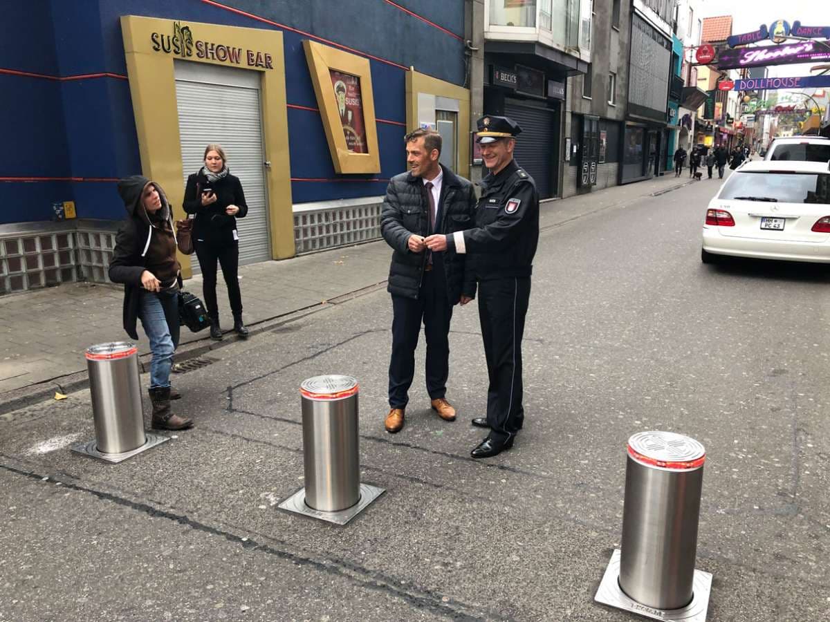 Stadt Hamburg investiert in Sicherheit: Versenkbare Poller an der Großen Freiheit schützen Partymeile vor Anschlägen