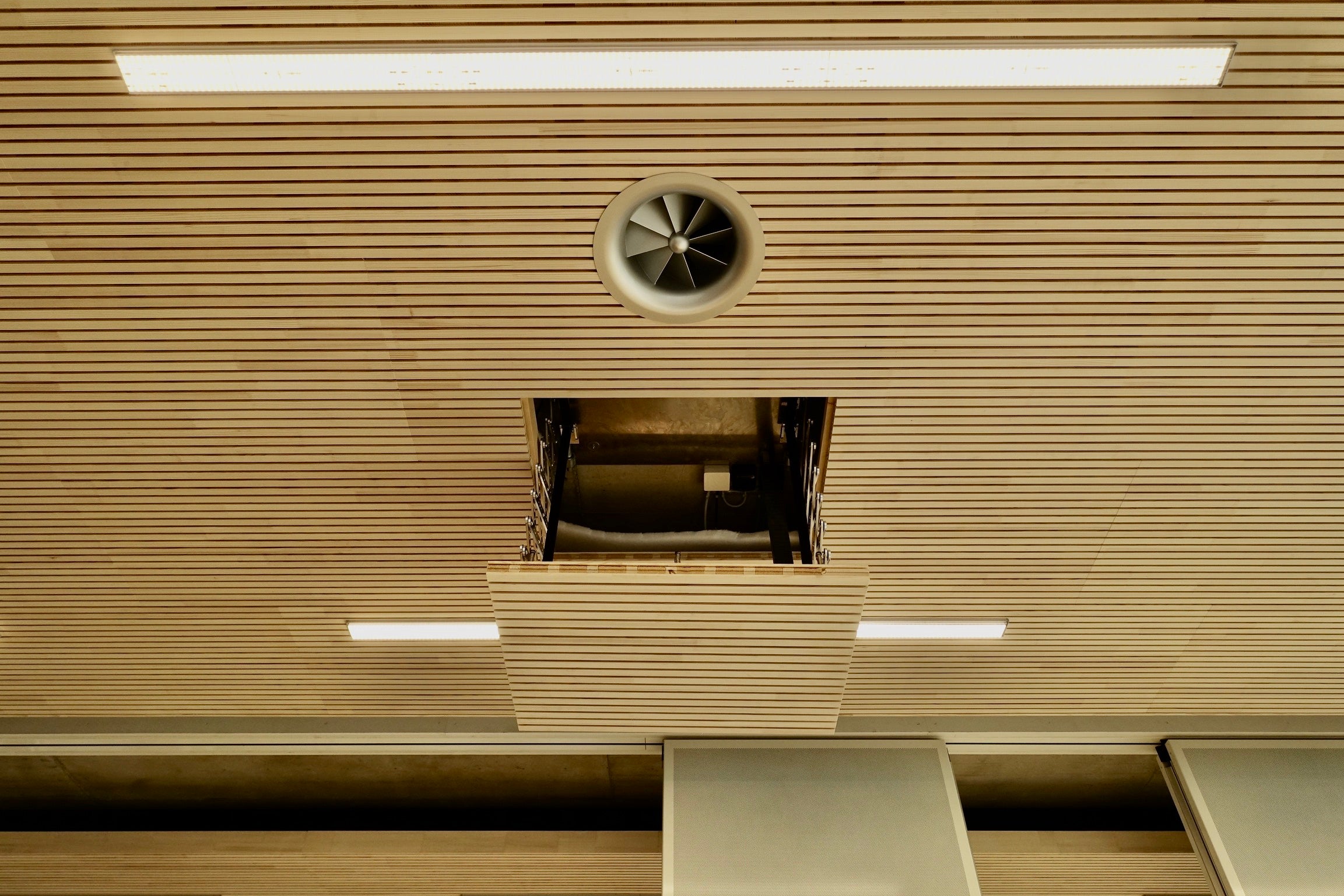 Heimkino Beamerlift – Beamer Deckenlift elektrisch, Projektor unsichtbar in der Decke, Braun Antriebe