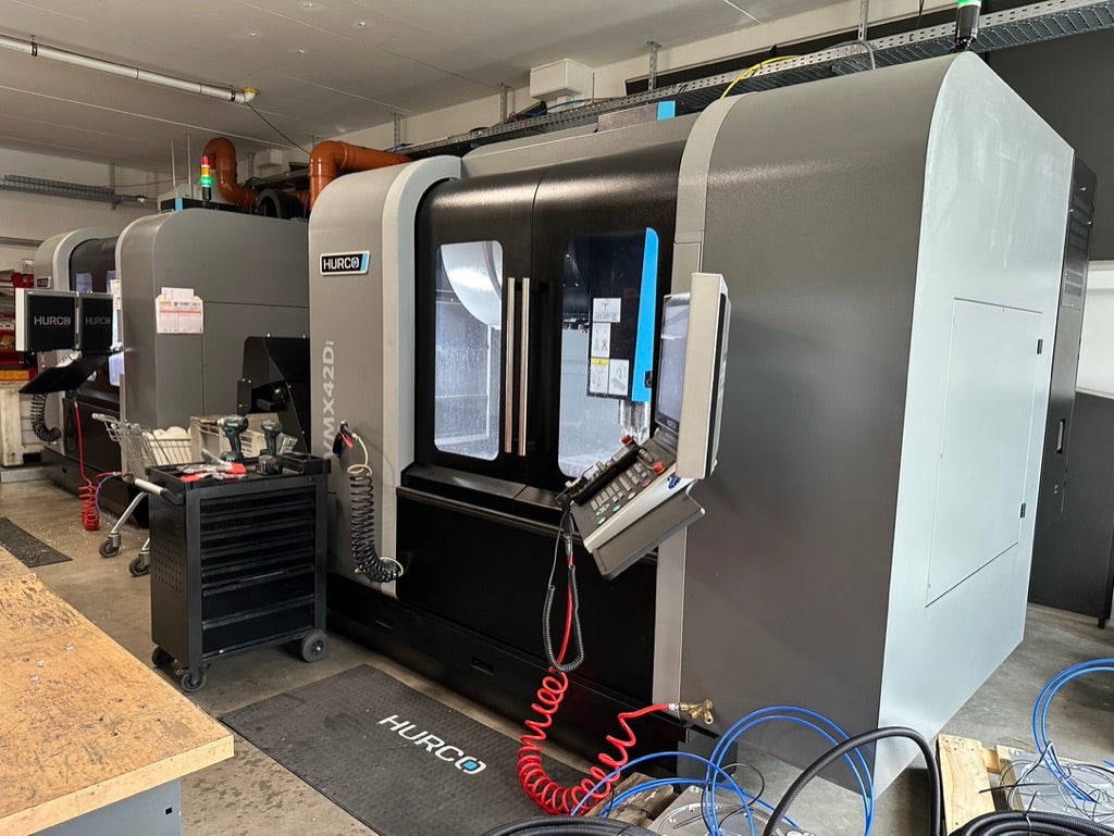 Hurco VMX42Di und weitere CNC-Bearbeitungszentren im Maschinenpark von Braun Antriebe in Seevetal bei Hamburg
