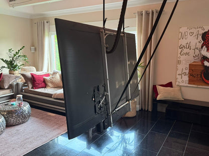 Elektrischer TV-Deckenlift – Ihr Fernseher fährt auf Knopfdruck aus der Decke