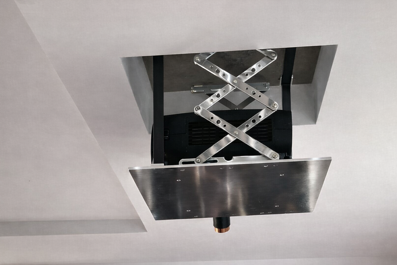 Beamer Deckenlift für Büro & Konferenzraum – motorisierter Projektorlift, Braun Antriebe