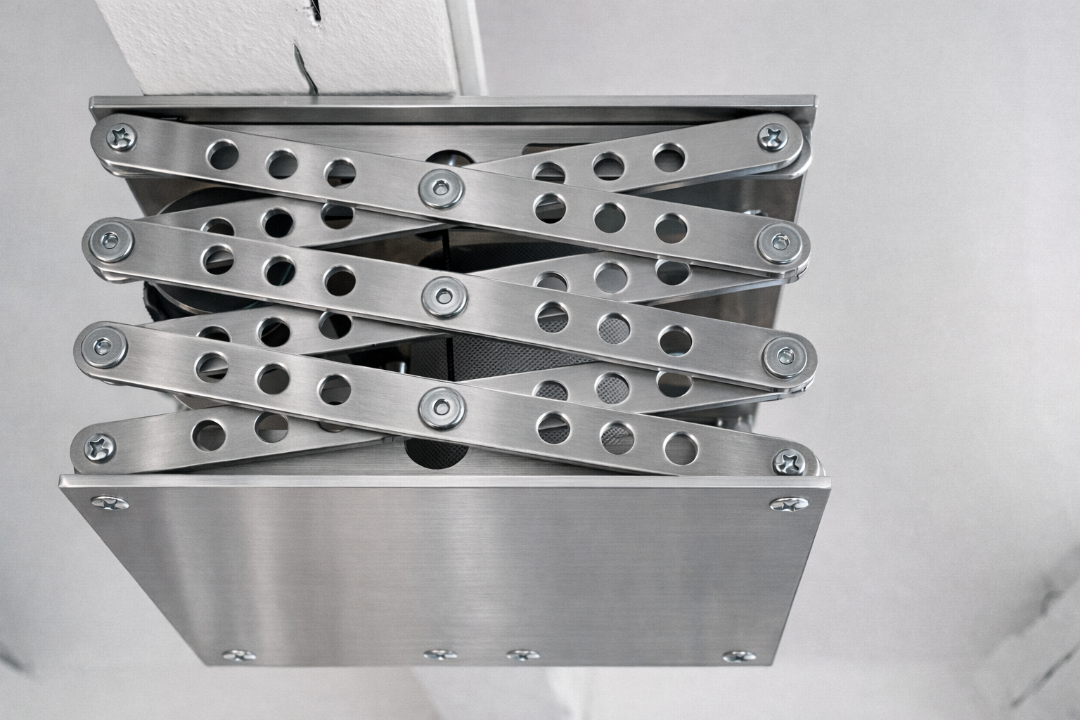 Deckenlift MINI – kompakter Bühnentechnik-Lift für Scheinwerfer und Lautsprecher, Braun Antriebe