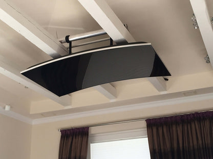 Elektrischer TV-Deckenlift von Braun Antriebe – Fernseher fährt motorisiert aus der Decke