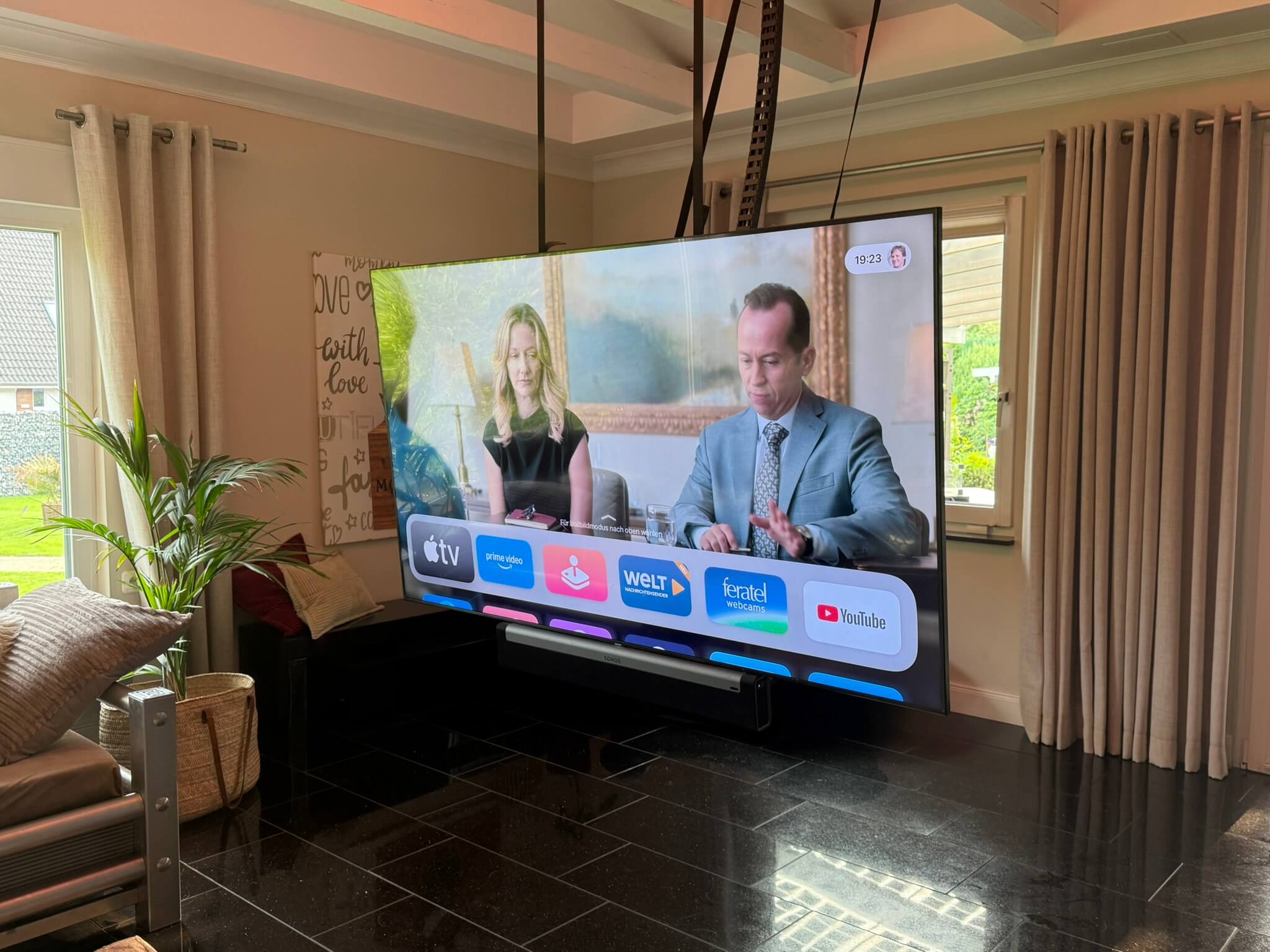 Motorisierter TV-Deckenlift – Fernseher auf Knopfdruck aus der Decke, Braun Antriebe