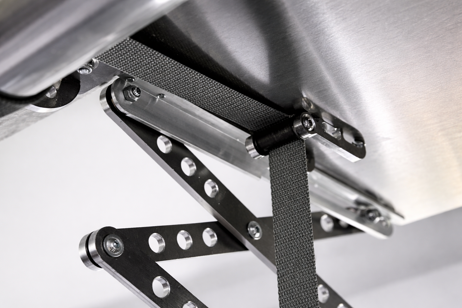 Projektorlift Decke – elektrischer Beamer Deckenlift von Braun Antriebe, Beamer versenkbar in der Decke